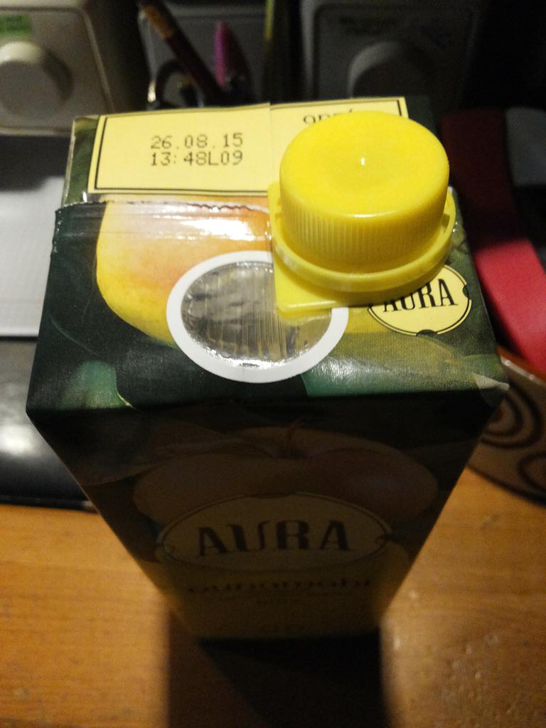 ulrika_Aaa's tweet image. Close enough, apple juice.