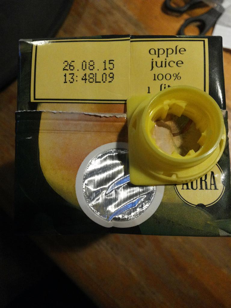 ulrika_Aaa's tweet image. Close enough, apple juice.