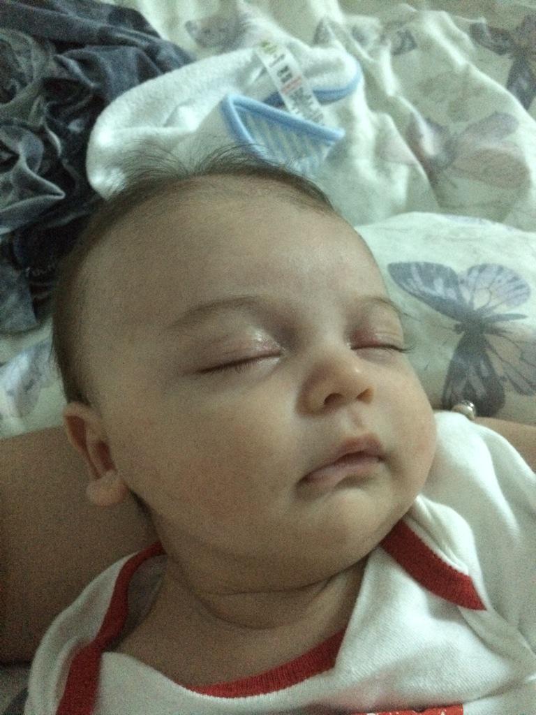FloreyMaria's tweet photo. Sleepy boy 💤💭🍼 http://t.co/D3UyvdqUns