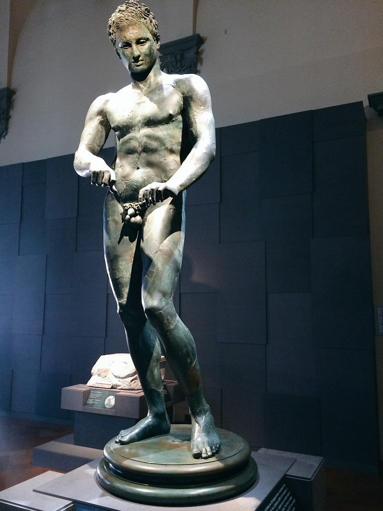aflowerinlife's tweet photo. Ecco uno dei meravigliosi bronzi della mostra di @palazzostrozzi a #firenze di cui parla Sgarbi @MCostanzoShow http://t.co/j3Zni1IRN0