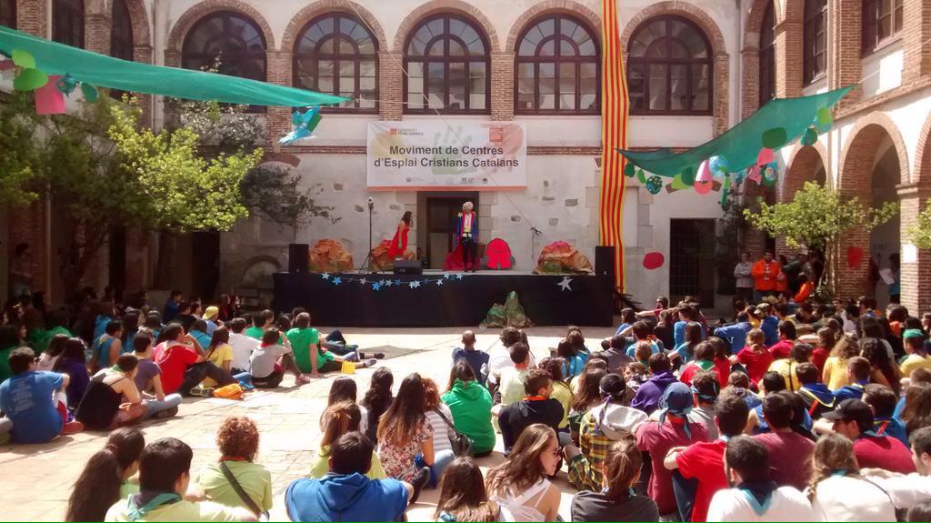 ariumas's tweet photo. Bona feina, gran equip! El #MONIgiraMCECC també ha estat possible gràcies al millor equip del MCECC! #EquipTecnic http://t.co/RMFE5BOq7p