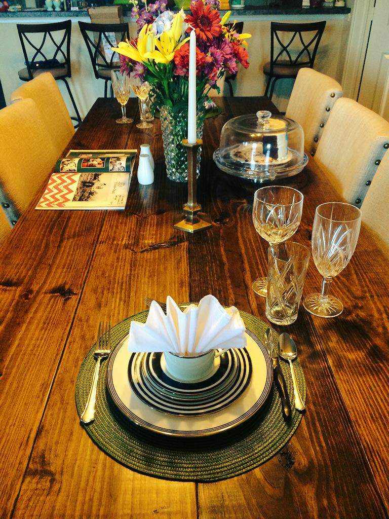 WDWSthrnBelle's tweet photo. 💐🍴Table set for a romantic dinner in💏🎂 #MoreAnniversaryCake #WifeyTips #CanYouFeelTheLoveTonight💕😊 http://t.co/X83Tzmuchh