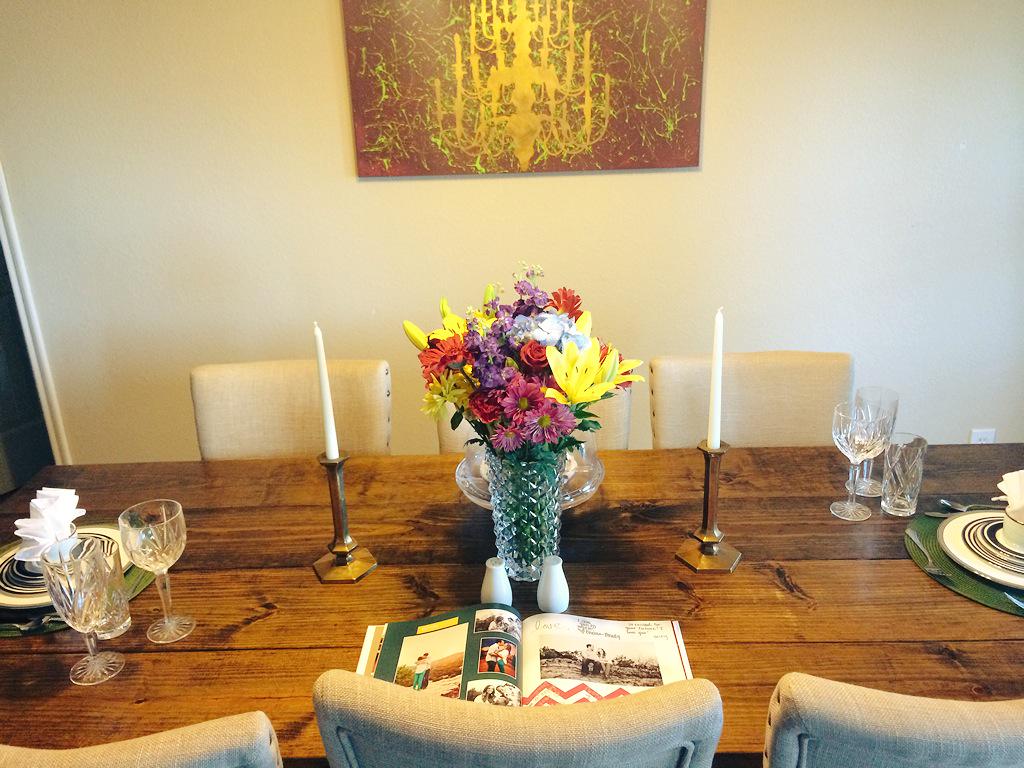 WDWSthrnBelle's tweet photo. 💐🍴Table set for a romantic dinner in💏🎂 #MoreAnniversaryCake #WifeyTips #CanYouFeelTheLoveTonight💕😊 http://t.co/X83Tzmuchh