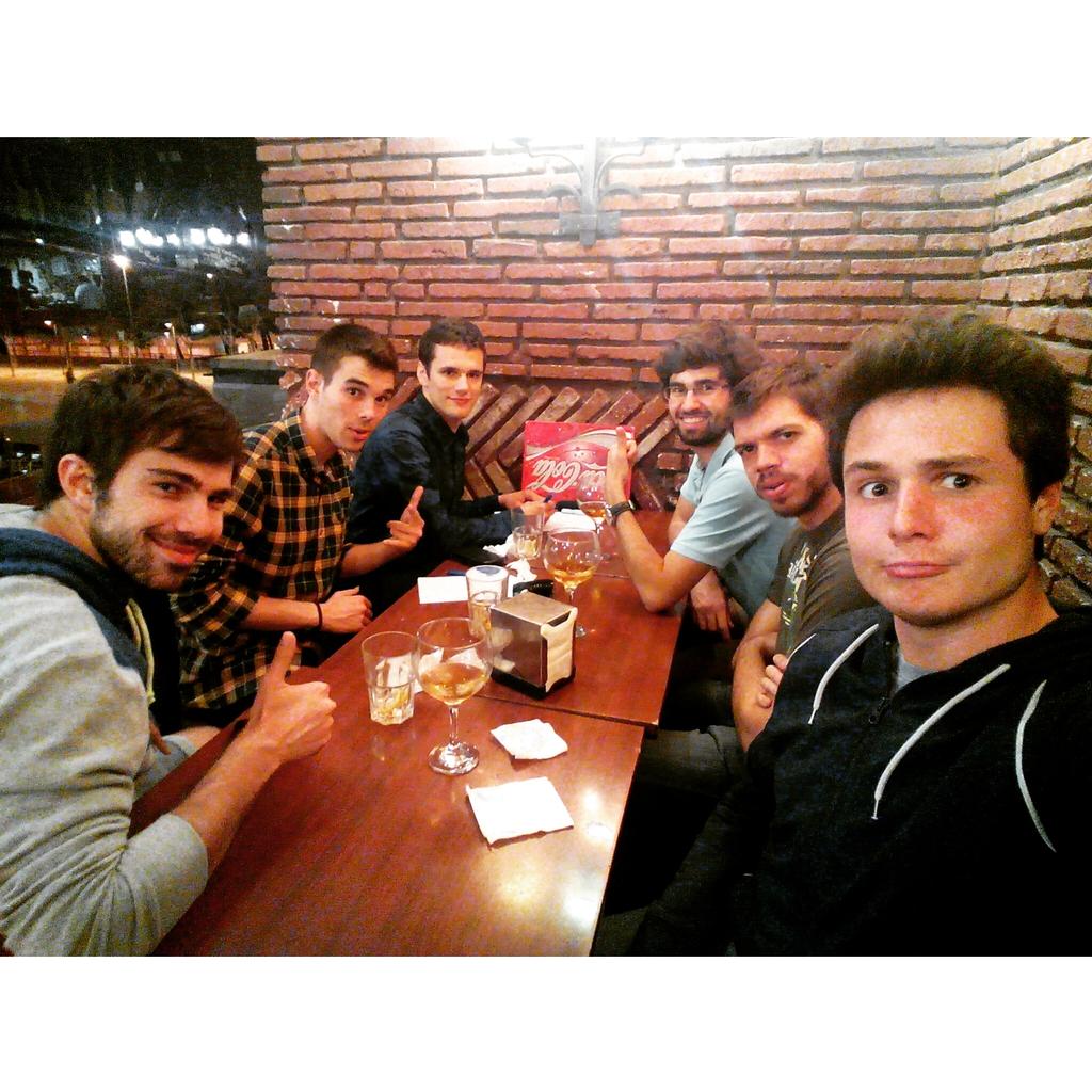 AltercatRock's tweet photo. Reunió productiva preparant moltes sorpreses! Estigueu atents si voleu festa assegurada! #xumi #altercat #instants http://t.co/zC05A3yMdh