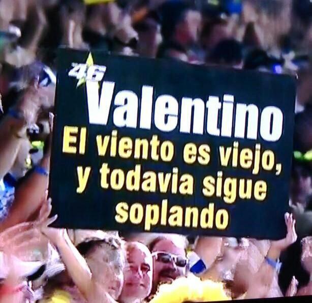 estefan_navarro's tweet photo. Sin palabras.. CARRERÓN del MEJOR! @ValeYellow46 Una más para la colección! #eterno46 🇮🇹 Soñemos.. http://t.co/KcJ4i10Y09