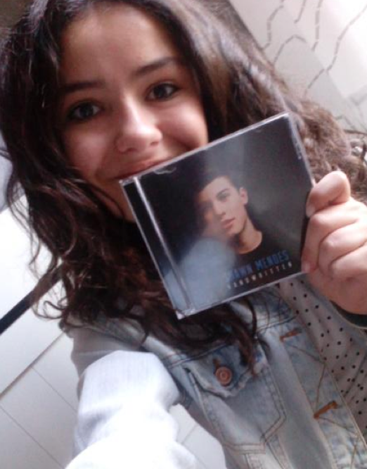 ShawnMendes's tweet photo. Head to a store for #HandwrittenBuyoutsDay6 today &amp; tweet me photos ! Followin a bunch of u now ! http://t.co/Fn5Rc0k6QS
