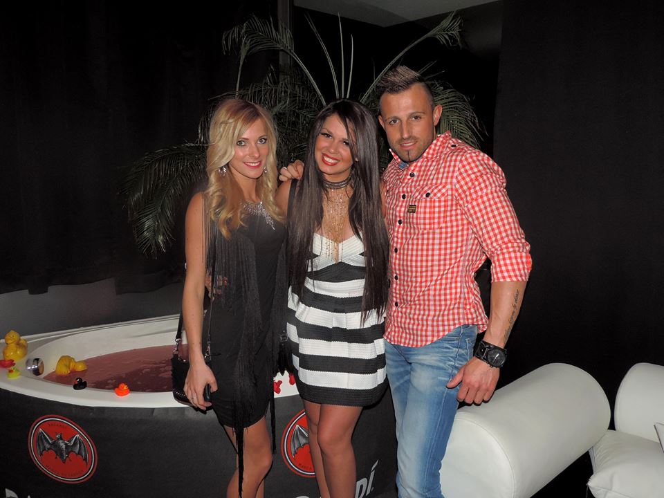 vincentchtis62's tweet photo. Ma Nouche @FontanaMarion♥ avec les loulous @cindychtis @Gregraw1 hier pour sa soirée #Jet7Night #LeLoft #Belgium☺ http://t.co/2Xl39rGWtQ