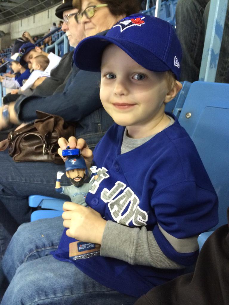 macdon_luke's tweet photo. #joeyflex #bluejays Lets win the series @JoeyBats19 http://t.co/3EwsFwDo4Z