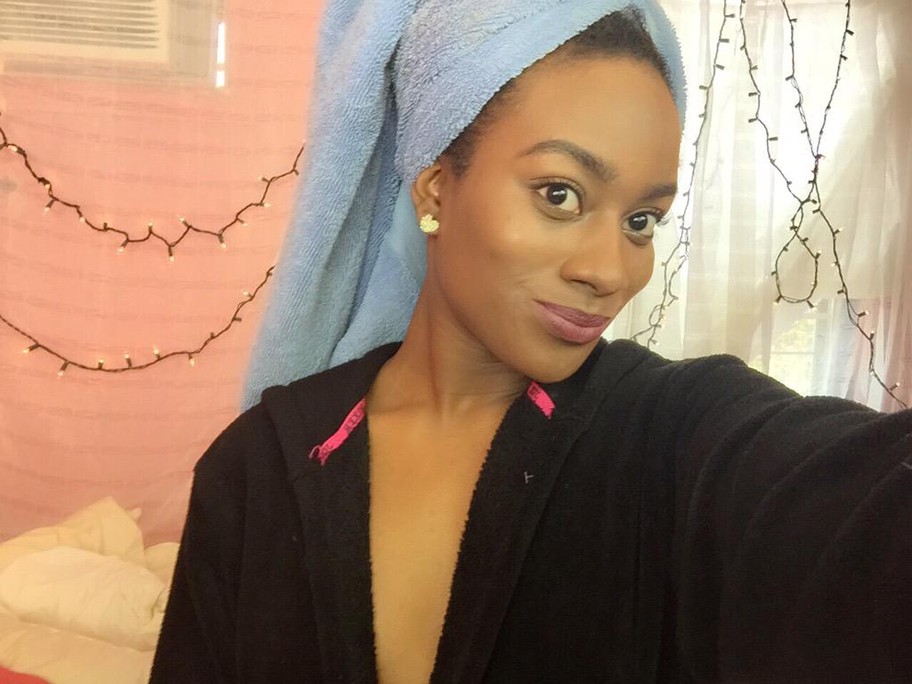 Monicastylemuse's tweet photo. After wearing my @CoverFX #customdrops in shade #n100 video coming soon 😊😊. 2 products http://t.co/tIu0uDb8Mt