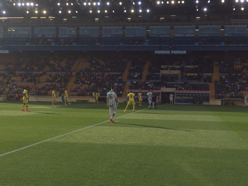 mariam_vera's tweet photo. En el Madrigal. Villarreal - Córdoba #LigaBBVA #VILCOR http://t.co/kjvfHXRj3t