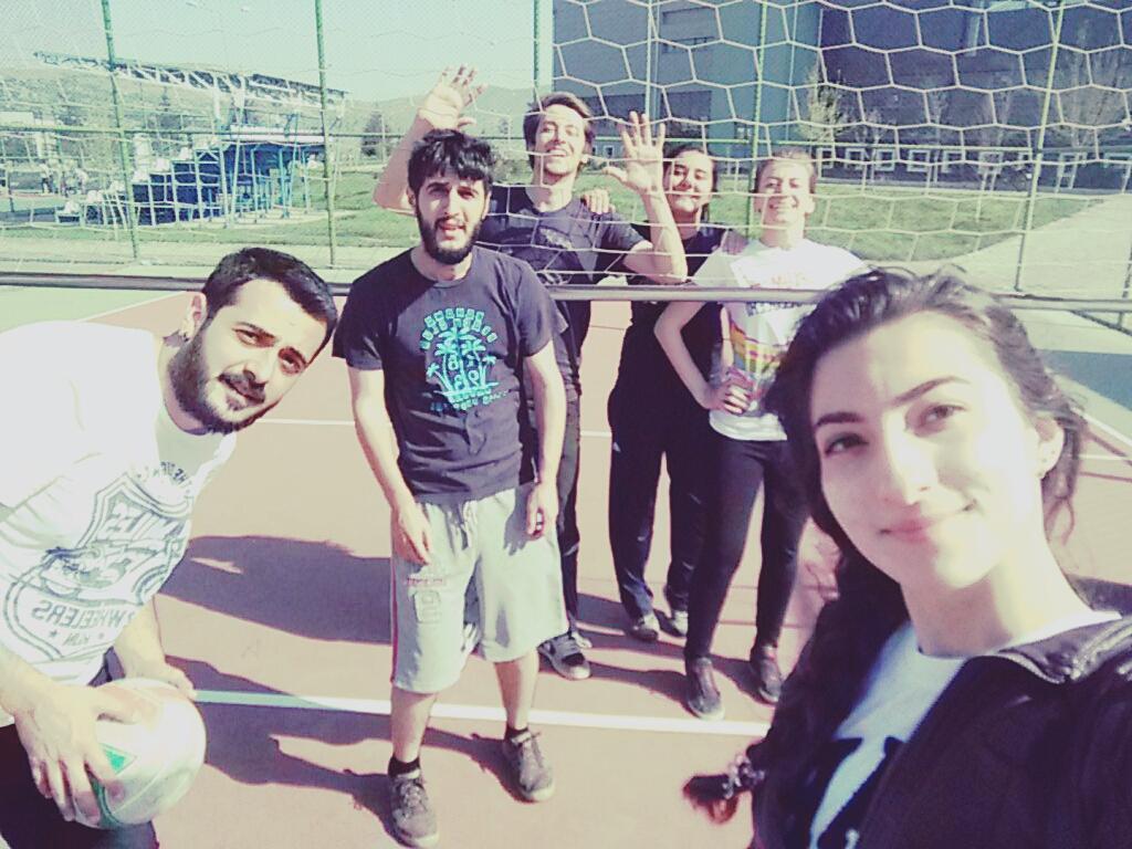SDUTOG's tweet photo. #sdutog voleybol takımı 😜 http://t.co/fYUyzJ6W0y