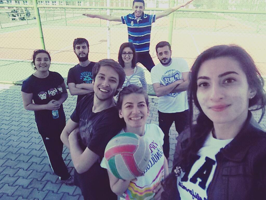 SDUTOG's tweet photo. #sdutog voleybol takımı 😜 http://t.co/fYUyzJ6W0y