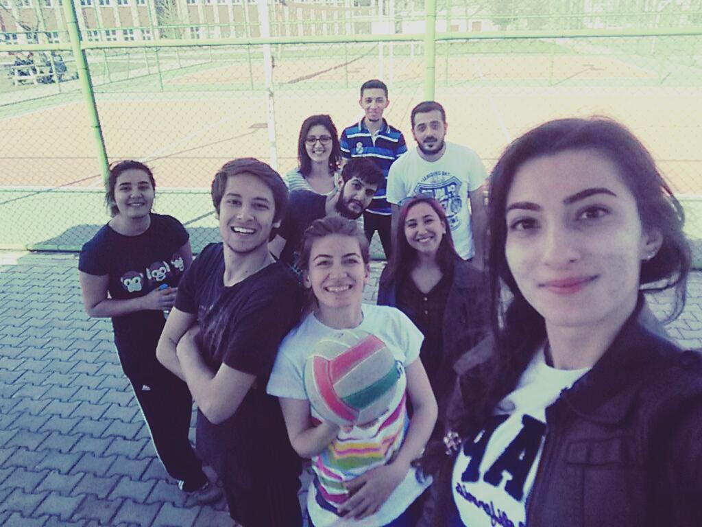 SDUTOG's tweet photo. #sdutog voleybol takımı 😜 http://t.co/fYUyzJ6W0y
