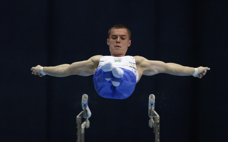 Maior vencedor no <a href="/EChMontpellier/">2015 Montpellier ECH</a> foi da UKR: <a href="/Verniaiev_GyM/">Oleg Verniaiev</a> com 2 ouros (geral e paralelas).
montpelliergym2015.fr