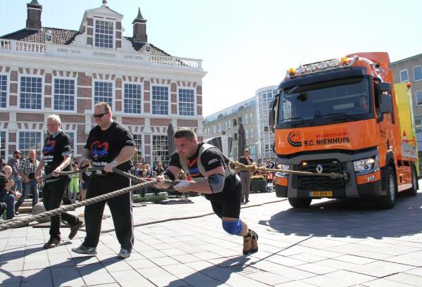FCNienhuis's tweet photo. Jitse Kramer de sterkste man in Heerenveen, gefeliciteerd! http://t.co/sGA6DWg0Eg @SterksteMan @Fean_net http://t.co/seHYUUrfsH