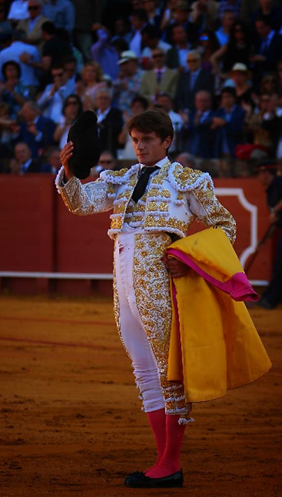 LamadeGongora's tweet photo. Feliz por un día que no se puede describir con Palabras.Gracias A Sevilla y a mi afición por tanto.GRACIAS.Empezamos! http://t.co/WXKVS5svFw