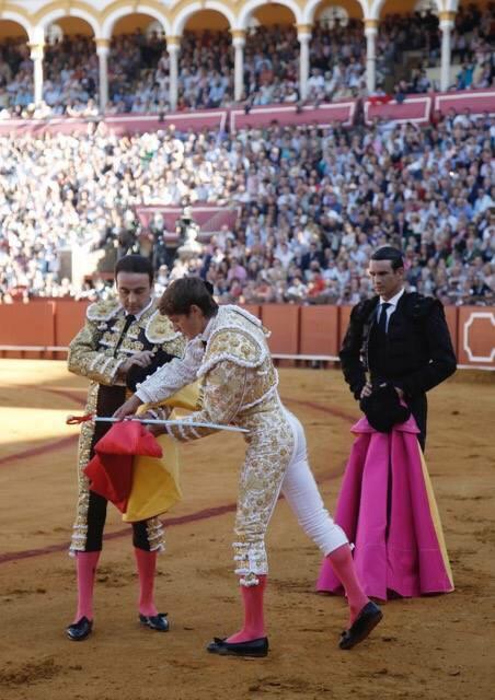 LamadeGongora's tweet photo. Feliz por un día que no se puede describir con Palabras.Gracias A Sevilla y a mi afición por tanto.GRACIAS.Empezamos! http://t.co/WXKVS5svFw