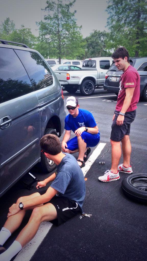 katelyn__cash's tweet photo. Applying what we learned at #WSCLW15 by finding HOPE in the hotel parking lot. @wes_mccall @Jnations1 @wsc_staff http://t.co/fMrkC3DrBG