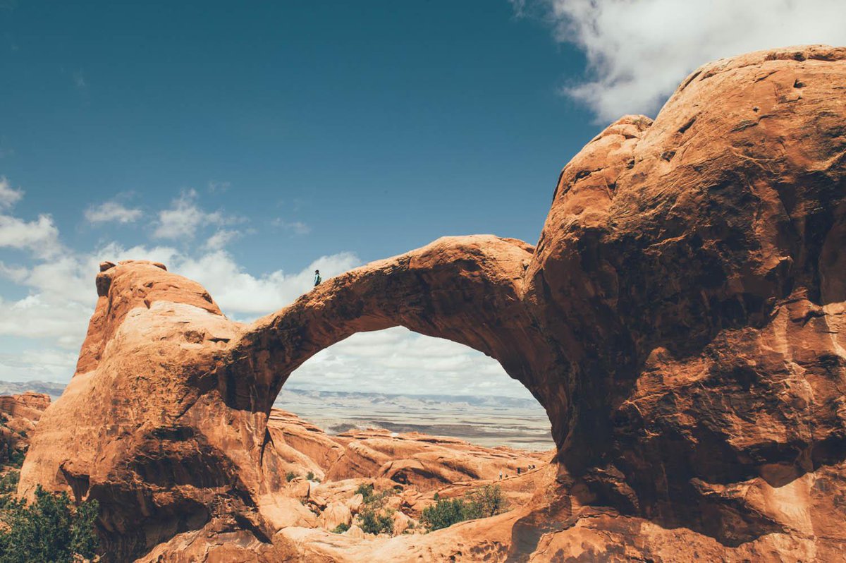 I conquered my fears and walked on top of Double-O Arch in #ArchesNationalPark #Moab #visitUT
roaditup.com/blog/2015/4/19…