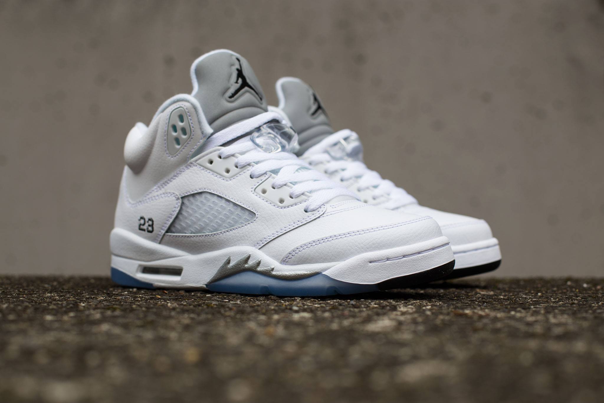 jordan 5 metallic white outfit