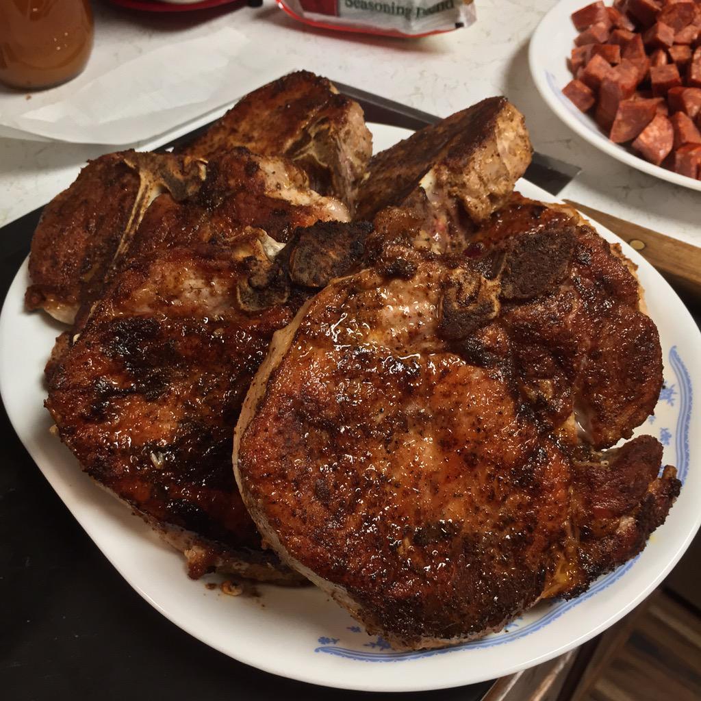 HipHopChef360's tweet photo. #Blackened #Centercut #PorkChops #TheBoucherie #Eupham #EuphamMultimedia #CaCestBonChere 🐼❤️💯💥 http://t.co/dfNzBbSAT1