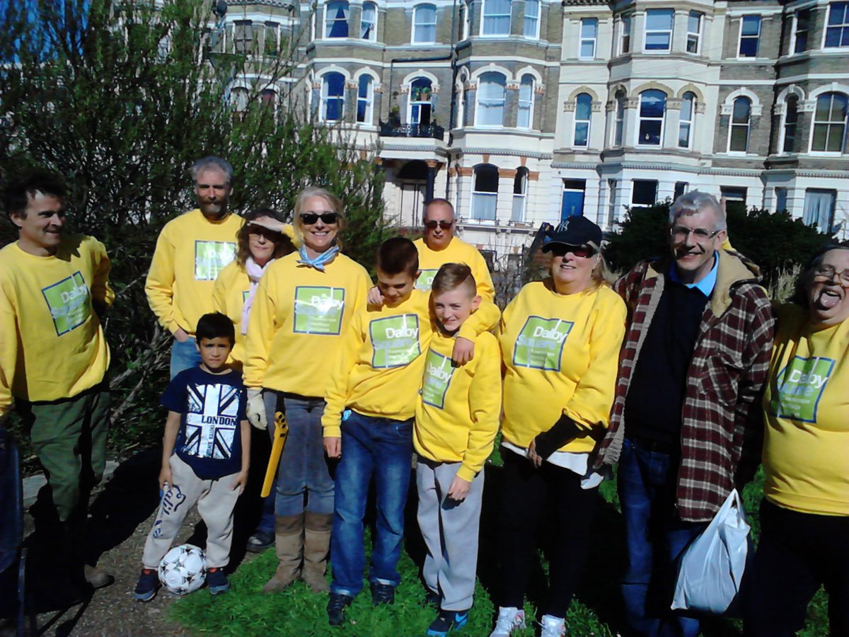 DalbySqProject's tweet photo. Great day in sunny Cliftonville with the lovely people from our community group, gardening and litter picking. http://t.co/TRYDDOVlWJ