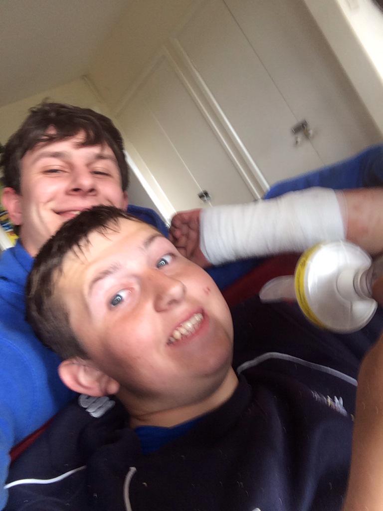 Havo_123's tweet image. Just looking after this tit! #longwinter #sightscreen #mitresaw #youvegotanotherarm #outfottheseasonguys