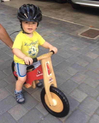 kinderfeets's tweet photo. These legs are made for Feetsin'! #balancebike #toddler #spring
Thank you Luca for sharing your first ride! http://t.co/dQxZAQqsXs