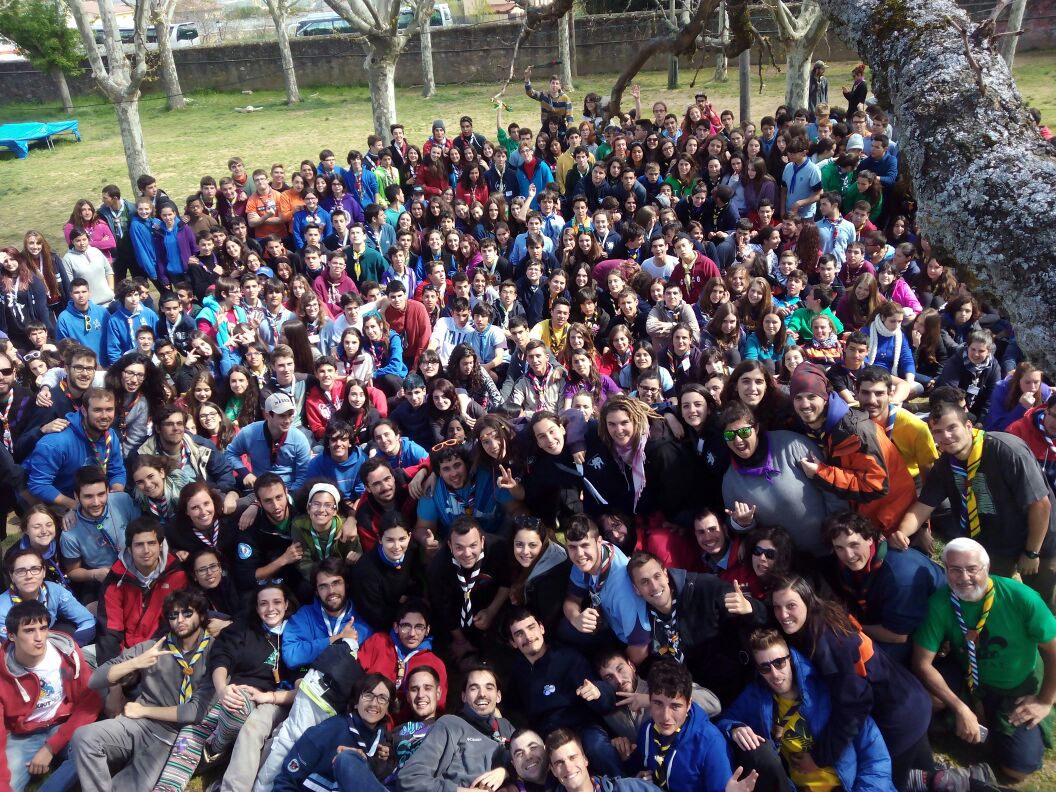 gsjarama's tweet photo. Y nuestras queridas Escultas Allí estaban con Momo en el #Interescultas #IntersEdM http://t.co/rG2qiGM1Wj