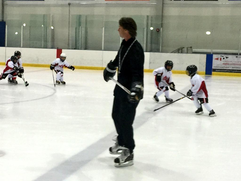 AAATeamAlberta's tweet image. Great to see head coach Ryan Smyth getting his 2008 @AAATeamAlberta boys going in practice @EdmontonOilers #CoachRyan