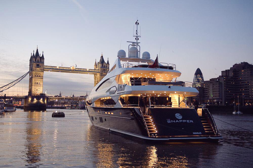 Yachting down the River Thames