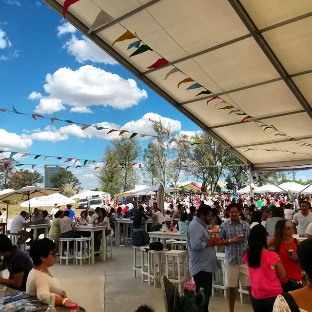 UrBeat_com's tweet photo. Listos ya en @trasloma para disfrutar de @rondantefest #rondantefest #TuPropiaSala #foodtruck #foodpic #food #urbeat http://t.co/1j9yUkxBvk