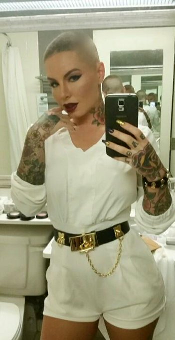 Lookin all cute last night http://t.co/Hp8VGorEfE<a href="/tag/mackmonday"class="tags"><span>#mackmonday</span></a>