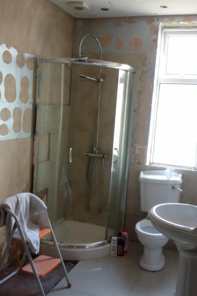 redlinedevelop1's tweet photo. #Bathroom Rip out: Bad damp on Joists/Walls/Floor fixed,
New Tiling, Plaster, New Suite in 👍..
http://t.co/gf9OeH0CKa http://t.co/FvqsbJeKnw