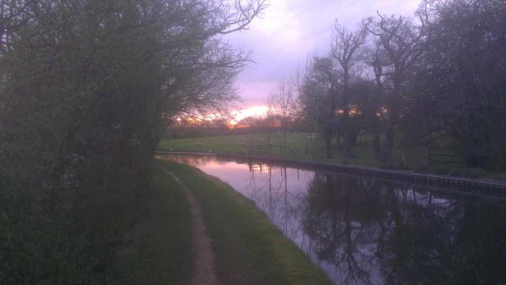 tomdibbmusic's tweet photo. Awesome time @ #BusTypes! thanks to all for your support. Now for a relaxing stroll down the canal. @PickleTheCamper http://t.co/b9YruW3BvV