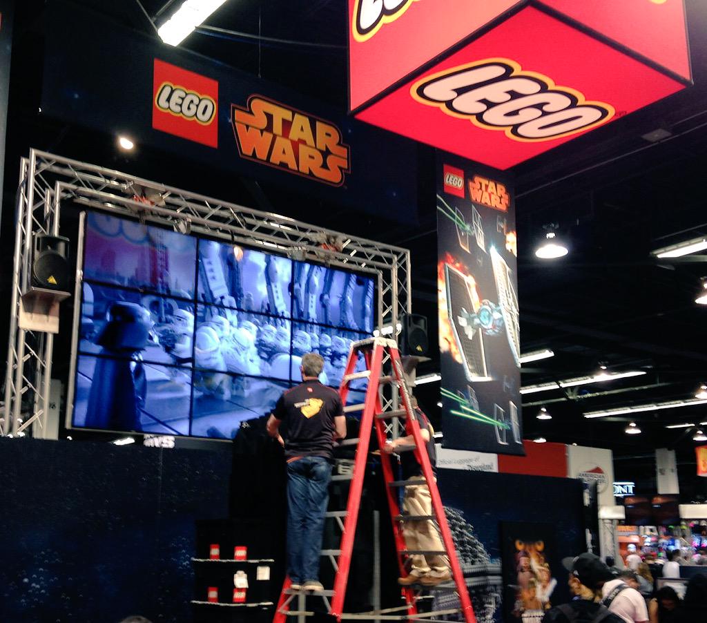 waywardnerd's tweet photo. If you build it in LEGO Star Wars, they will come. @SW_Celebration #SWCA #LEGOSWCVII #StarWarsCelebration #SWCVII http://t.co/uXG7NQ35zU