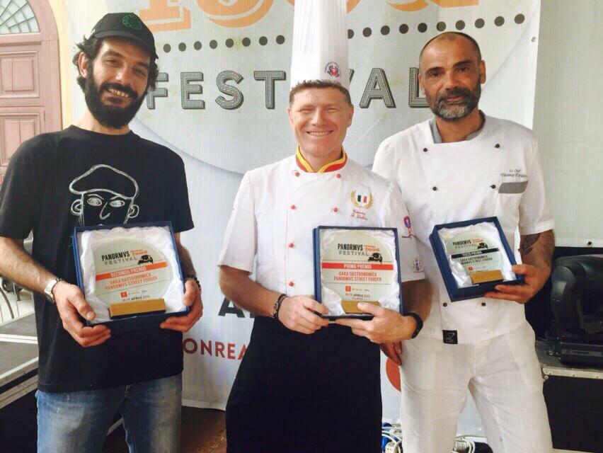 streatytours's tweet photo. Vince il 1' streetfood festival : l'arancina di via oreto. E ora un pò di musica @Panormvs_sff @LucaIaccarino1 http://t.co/SYGEZflBdw