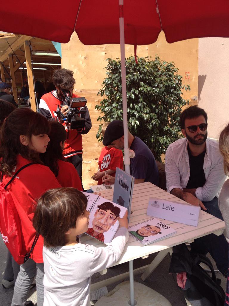 EdJuventud's tweet photo. Nos despedimos de #MonLlibre15 hasta el próximo año. Gracias André Letria y a todo su equipo @EdicionesEkare http://t.co/yEM6FFtASj