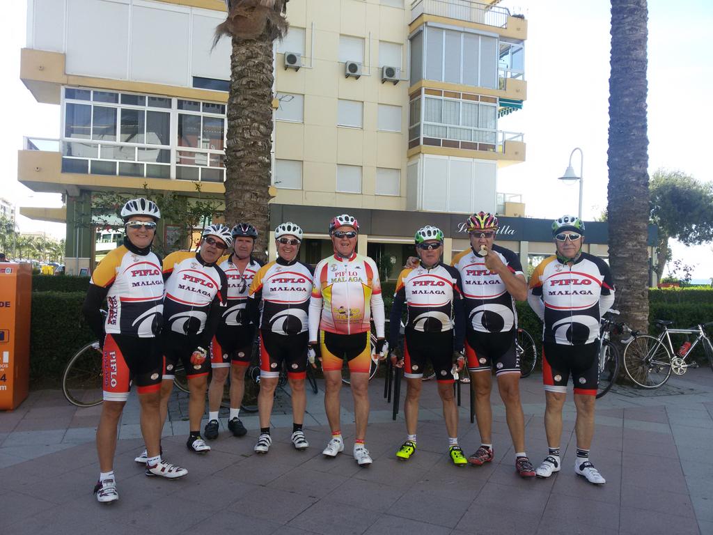 ApcMalaga's tweet photo. Hoy el club ciclista los Piflos hemos echo un recorrido muy bonito por la Costa con un día que con muchos aires http://t.co/JUdvwXPyHE