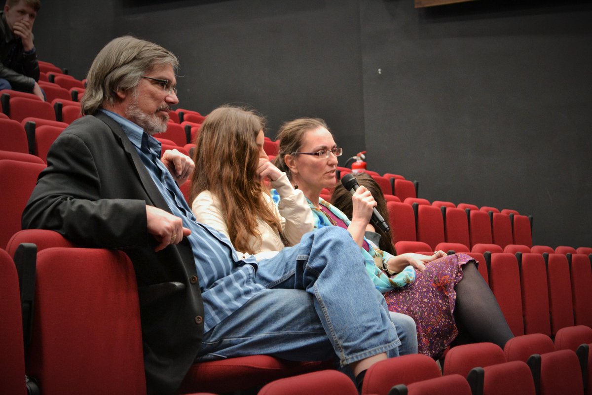 InsideUkraine's tweet photo. Congratulations on the wonderful movie @melodyMN ! #TheStarfishThrowers was a truly wonderful experience! http://t.co/i3uR0mLqQY