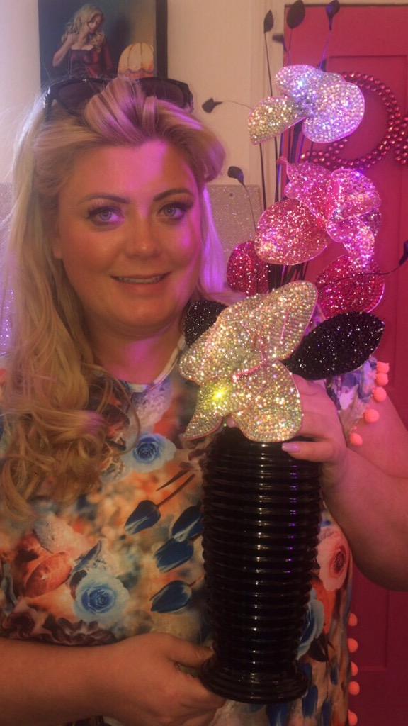 CartCrystal's tweet photo. @missgemcollins loving our crystal cart yesterday and also a little thankyou for having us made by @elishamount http://t.co/52UvinDiz6