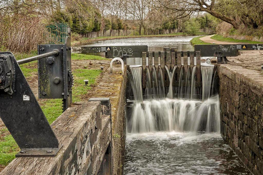 A walk down Rochdale canal #canal #canon #longexposure