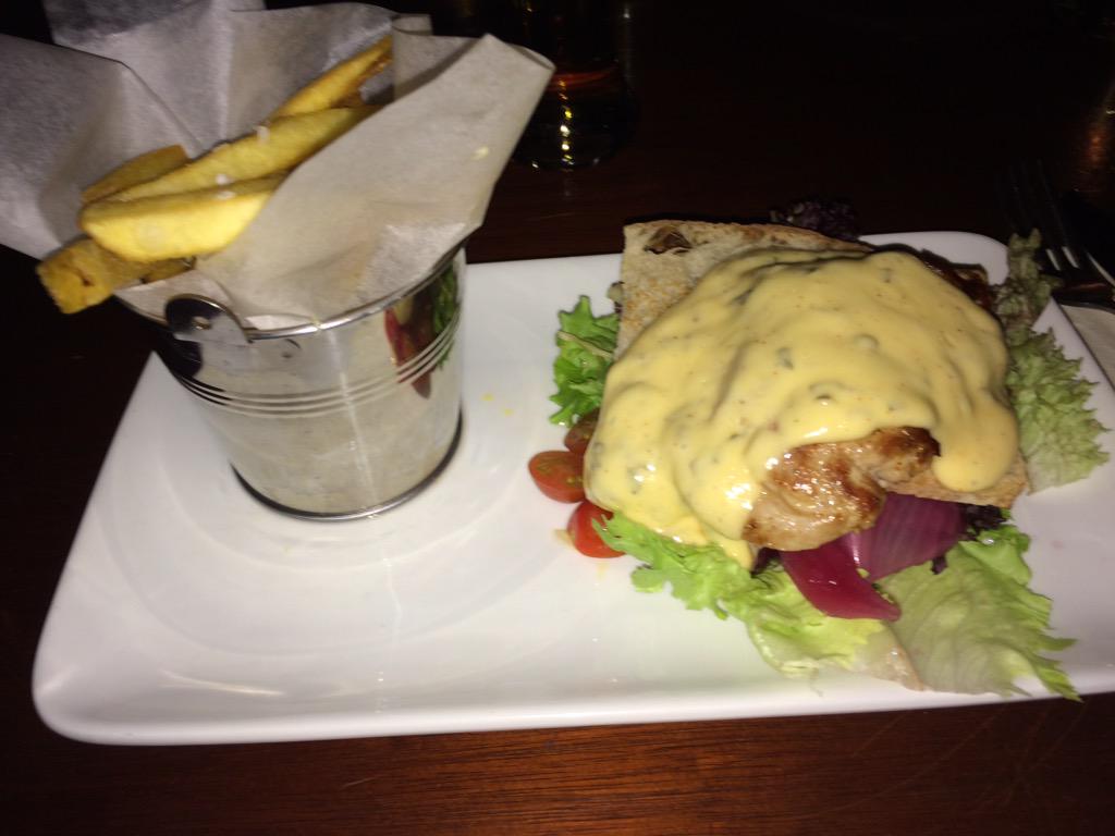 TSternsjo's tweet photo. Fläskfilé på toast Harrys Helsingborg http://t.co/A0Fu73xj8Q