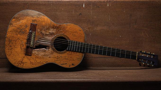 Permabuy's tweet photo. Willie Nelson's guitar. Years of wear and tear. #Permabuy #Buyitforlife #WillieNelson #Guitar http://t.co/CNQAPr3i3Z
