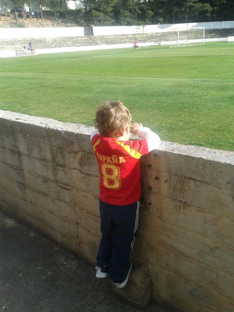 robtabu's tweet photo. Primer partido que vemos juntos. Espero que veamos muchos más. http://t.co/16NNRud29Z