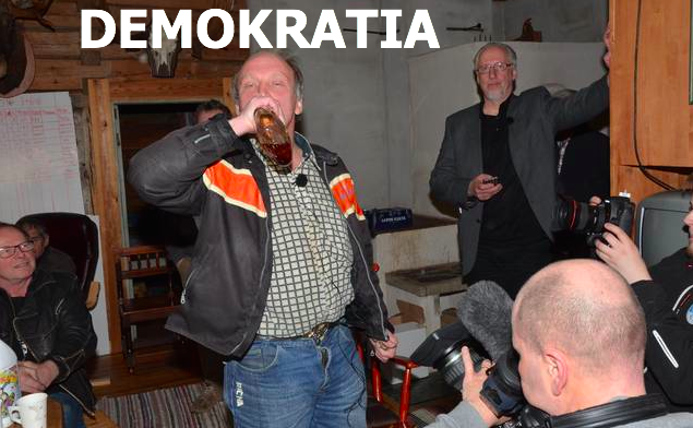 GFather2k's tweet photo. Demokratia yhdessä kuvassa.
#vaalit2015 http://t.co/US10G2Q8O5