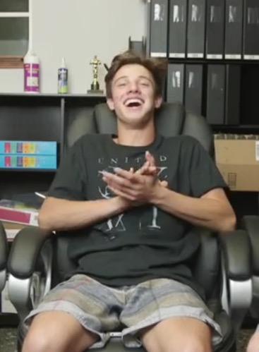 heyitsflorr's tweet photo. #WhatAreTheOdds Cam doesnt look like a villain in this video? http://t.co/KL7VQ4pwnd