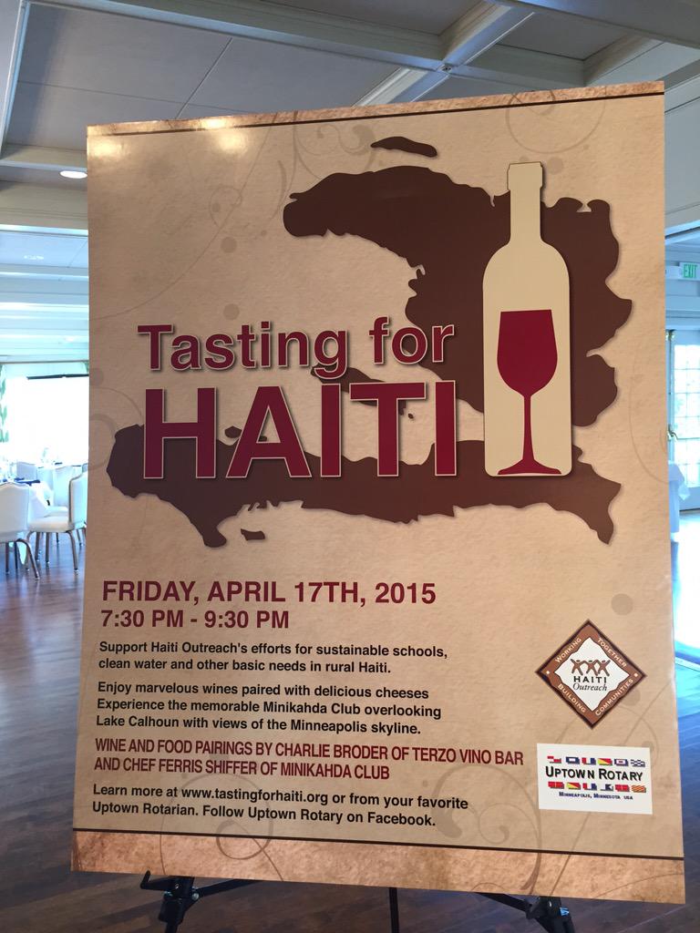 CharlieBroder's tweet image. Thrilled to be raising funds for @haitioutreach with the @UptownRotary here @MinikahdaClub #freshwater #italianwine