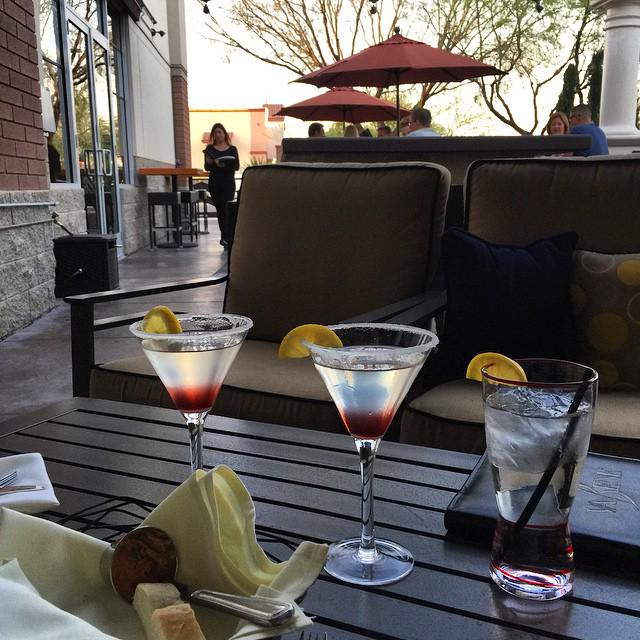 VaBenePhoenix's tweet photo. Can't beat this view! #Ahwatukee #martinis #PHX #Phoenix #HappyHour http://t.co/KuRwzvfazG