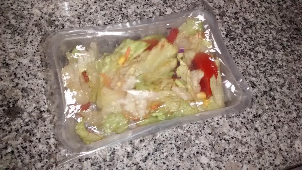 BAC_TW15's tweet photo. @totibes Demà no t'ho posarem fàcil!! @OITrailwalker #nutricio abans de la cursa..a tope!! @emmaroca1 http://t.co/pyn4M49hm2